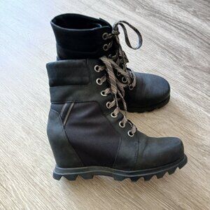 GREAT COMFORTABLE Women's Black Sorel size 8 Wedge